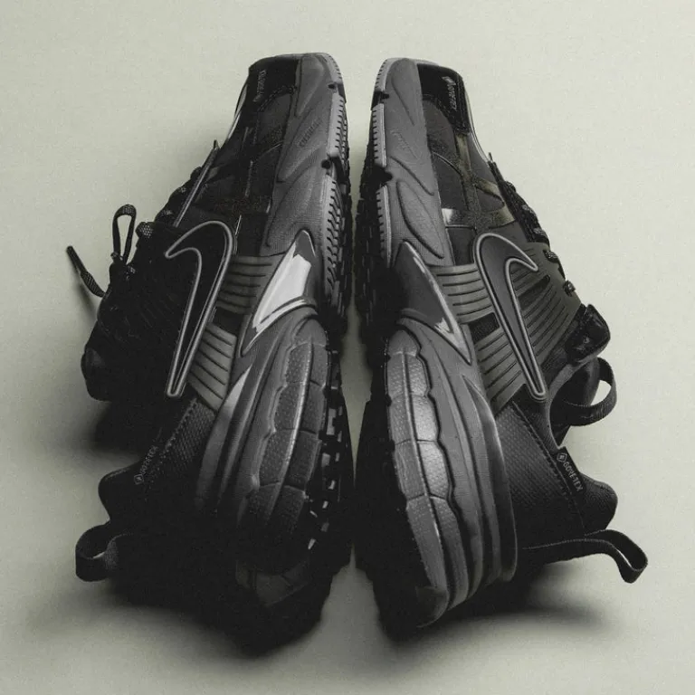 Leder Sneaker|Wasserdichte Sneaker*Nike Wmns V2K Run *GTX* Black / Black / Iron Grey / Medium Ash