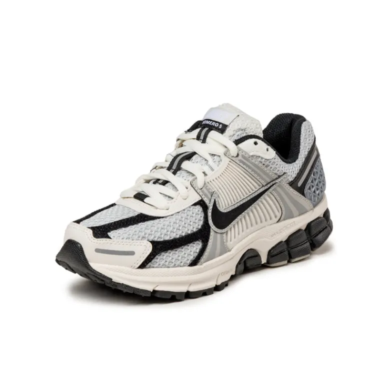 Leder Sneaker|Retro Runner*Nike Wmns Zoom Vomero 5 Photon Dust / Black / Phantom