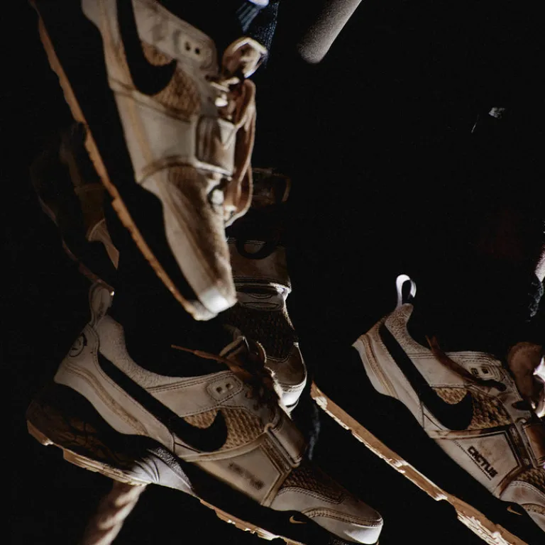 Leder Sneaker|Weiße Sneaker*Nike x Travis Scott Zoom Field Jaxx White / Light Chocolate / White
