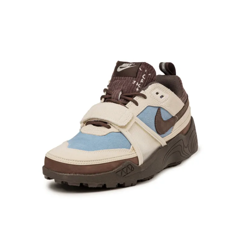 Leder Sneaker*Nike x Travis Scott Zoom Field Jaxx Leche Blue / Baroque Brown / Pale Ivory