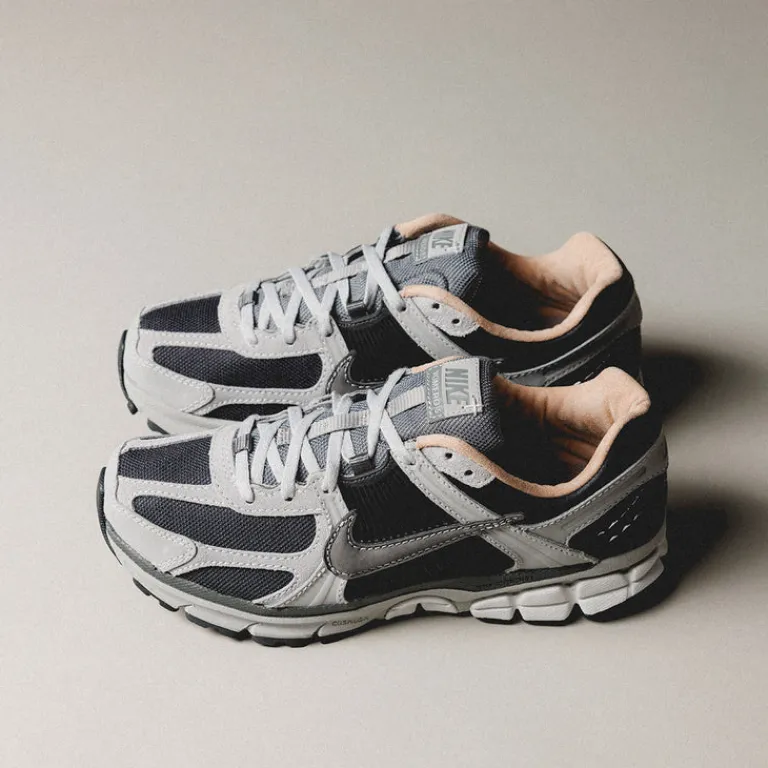 Leder Sneaker|Retro Runner*Nike Zoom Vomero 5 Dark Smoke Grey / Smoke Grey /Light Smoke Grey