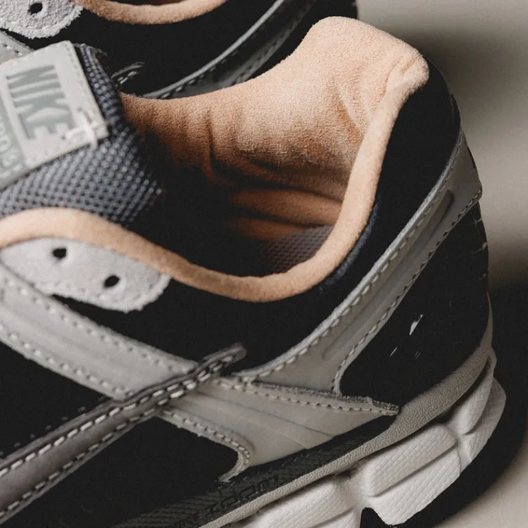 Leder Sneaker|Retro Runner*Nike Zoom Vomero 5 Dark Smoke Grey / Smoke Grey /Light Smoke Grey