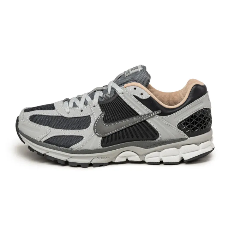Leder Sneaker|Retro Runner*Nike Zoom Vomero 5 Dark Smoke Grey / Smoke Grey /Light Smoke Grey
