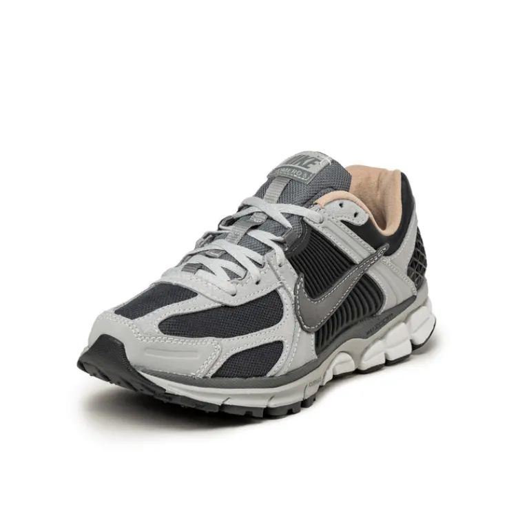 Leder Sneaker|Retro Runner*Nike Zoom Vomero 5 Dark Smoke Grey / Smoke Grey /Light Smoke Grey