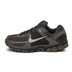 Leder Sneaker|Retro Runner*Nike Zoom Vomero 5 Cave Stone / Multicolor / Medium Ash / Metallic Silver