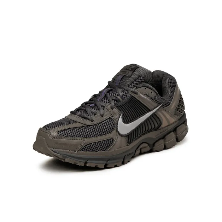Leder Sneaker|Retro Runner*Nike Zoom Vomero 5 Cave Stone / Multicolor / Medium Ash / Metallic Silver