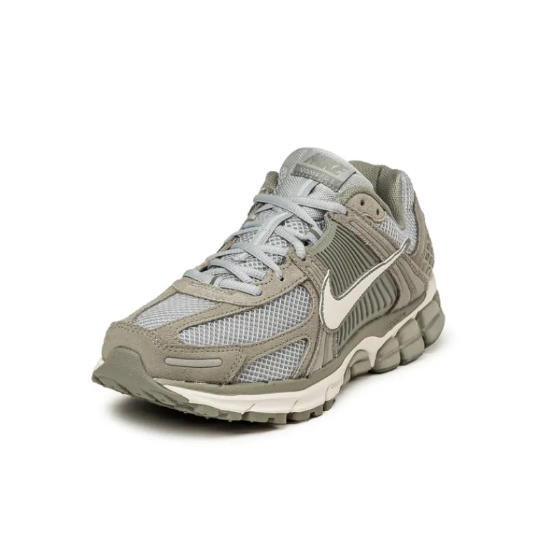 Leder Sneaker|Retro Runner*Nike Zoom Vomero 5 Dark Stucco / Phantom / Light Smoke Grey