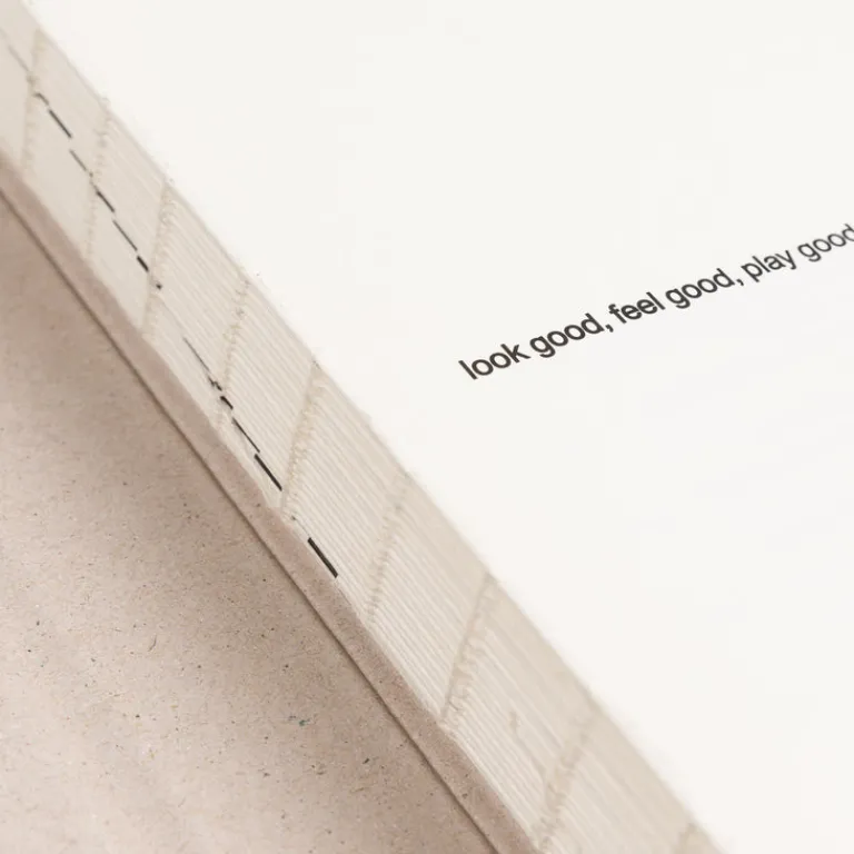 Bücher & Magazine*Phaidon Look Good, Feel Good, Play Good: Nike Apparel Multi