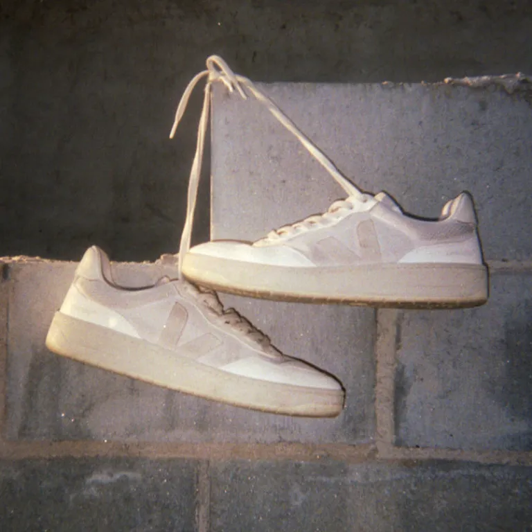 Weiße Sneaker*Veja x Asphaltgold V-90 Shades of Time